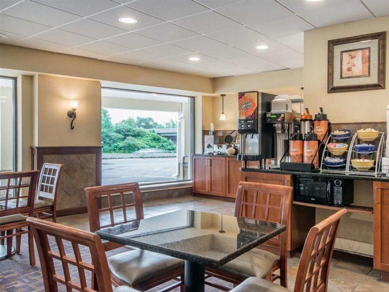 Days Inn Chicopee Dış mekan fotoğraf